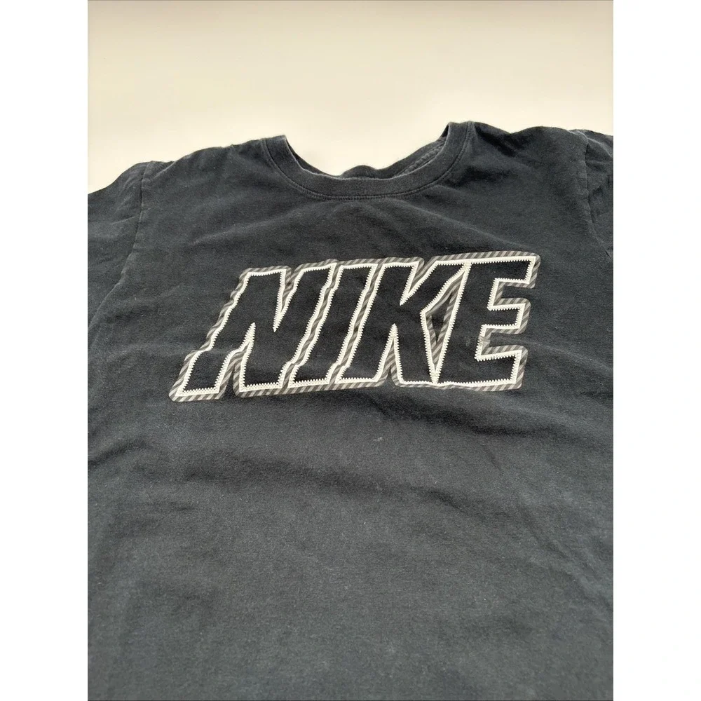 The Nike Tshirt Women's Size Small Raised Log On Front Athletic‎ Cut 100% Cotton